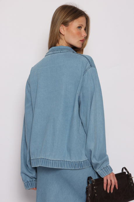 כחול ג'ינס בהיר